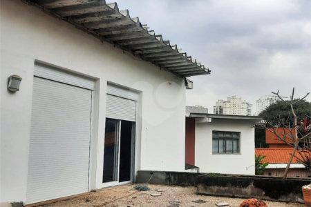 Sobrado à venda com 4 quartos, sendo 2 suítes,  em Bela Aliança, São Paulo, SP
