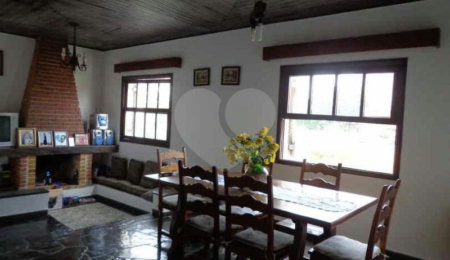 Casa à venda com 3 quartos, sendo 1 suíte, em Jardim Londrina, São Paulo, SP