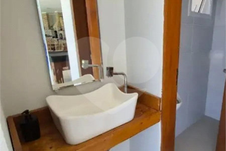 Casa à venda com 3 suítes no condomínio Chácaras Arumã, Sarapuí - SP