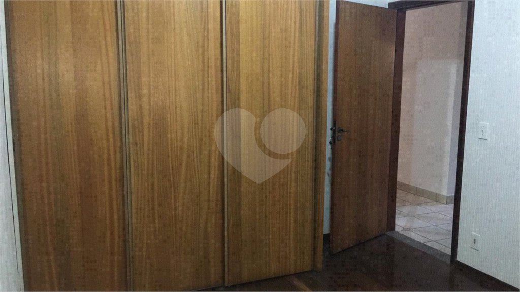 Sobrado à venda com 6 quartos, sendo 3 suítes, em Jardim Refúgio, Sorocaba, SP
