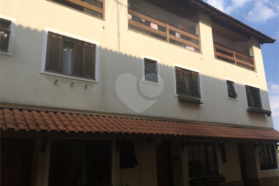 Casa à venda com 3 quartos, sendo 1 suíte, no condomínio Morada de Itapuã, São Paulo - SP