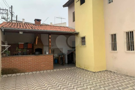 Sobrado à venda com 3 quartos, sendo 1 suíte, em Vila São Paulo, Mogi das Cruzes, SP