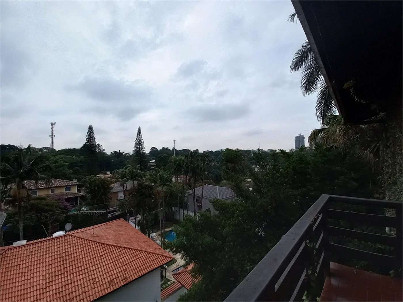 Sobrado à venda com 4 quartos, sendo 2 suítes,  em Fazenda Morumbi, São Paulo, SP