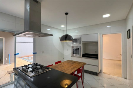 Casa à venda com 4 quartos, sendo 3 suítes, no condomínio Mont Blanc, Sorocaba - SP