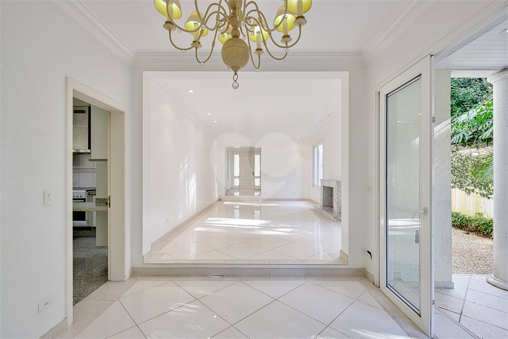 Casa à venda com 4 suítes no condomínio Solar Andaluz, São Paulo - SP