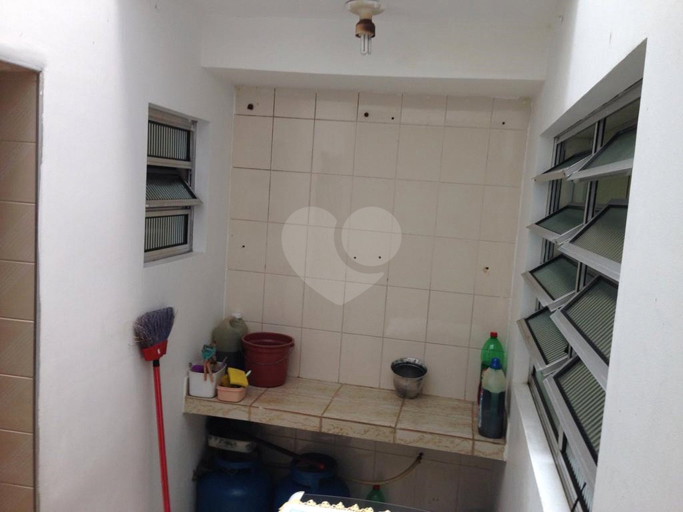 Vende-se Sobrado em Condomínio Fechado – 3 Dormitórios | 180 m²