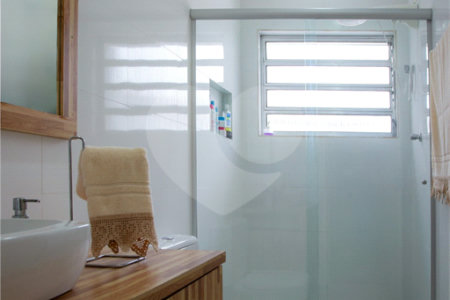 Casa à venda com 3 quartos, sendo 1 suíte, em Mirandópolis, São Paulo, SP