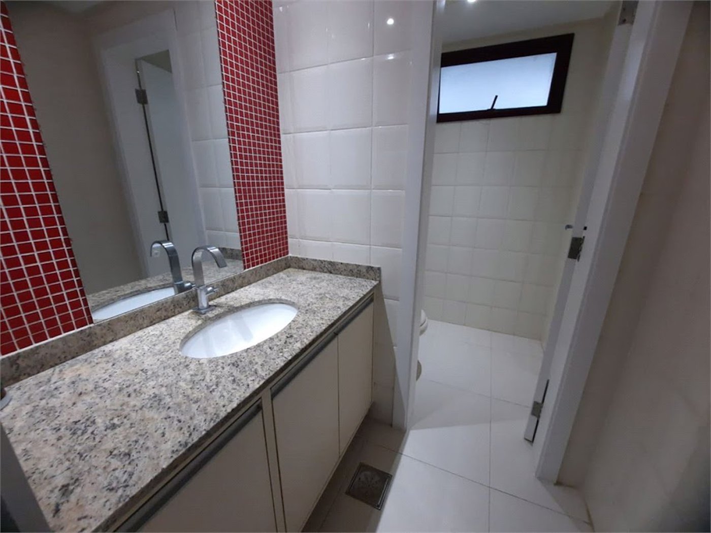 Apartamento Residencial à venda, Pitangueiras, Guarujá - AP0136.
