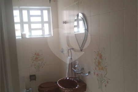 Casa à venda com 4 quartos, sendo 1 suíte,  em Vila Gustavo, São Paulo, SP