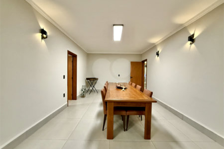Casa à venda com 5 quartos, sendo 3 suítes, em Terras de Santa Cristina Xiii Setor Iate, Paranapanema, SP