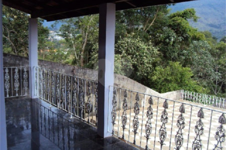 Sobrado à venda com 4 quartos, sendo 2 suítes,  em Recreio Maristela, Atibaia, SP