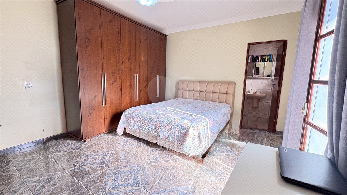 Sobrado à venda com 3 quartos, sendo 1 suíte, em Jardim São Guilherme, Sorocaba, SP