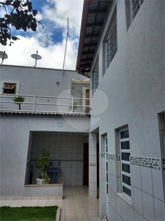 Casa à venda com 4 quartos, sendo 2 suítes, em Vila Petrópolis, Atibaia, SP