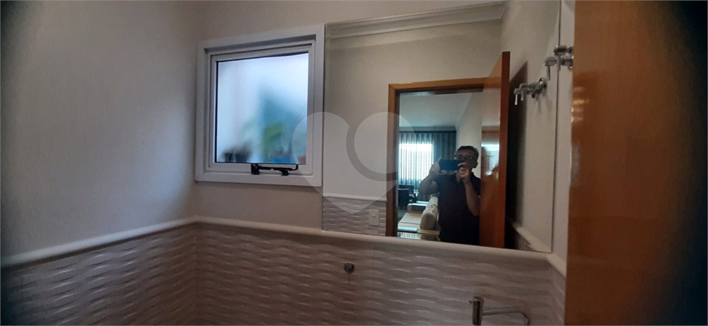 Casa à venda com 3 quartos, sendo 2 suítes, no condomínio Mário Araújo, São Paulo - SP