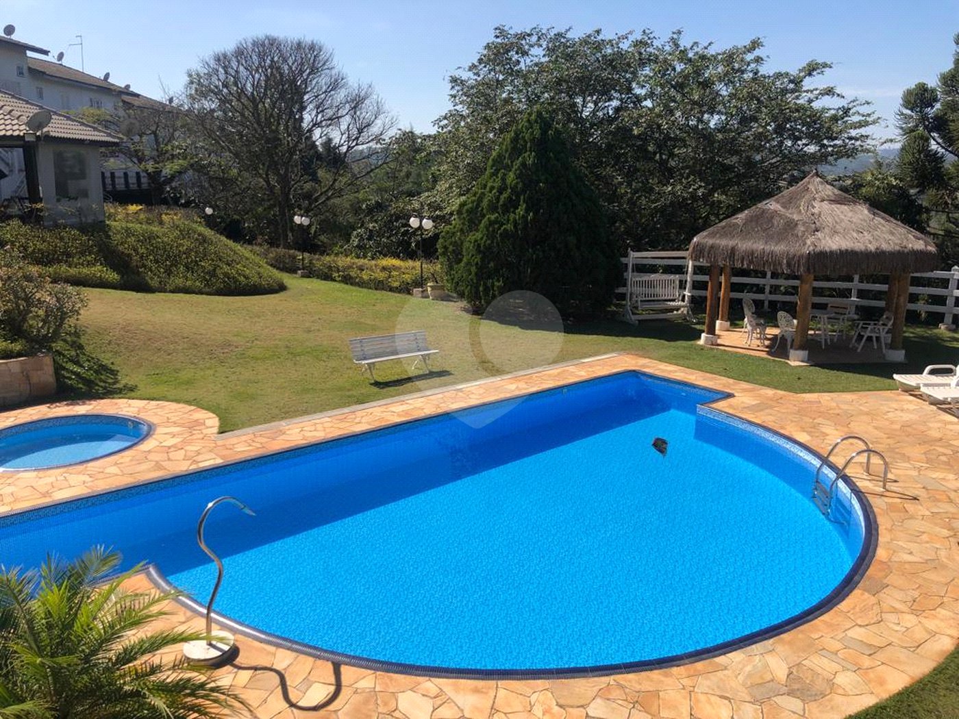 Sobrado à venda com 2 suítes no Centro, Bom Jesus dos Perdões, SP