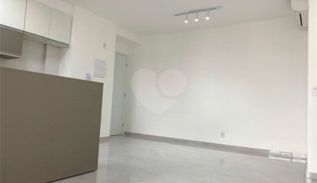 Apartamento à venda com 2 quartos, sendo 1 suíte,  em Jardim das Acácias, São Paulo, SP