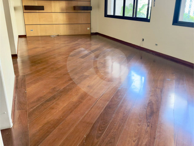 Apartamento à venda com 3 quartos, sendo 1 suíte,  em Jardim Europa, São Paulo, SP