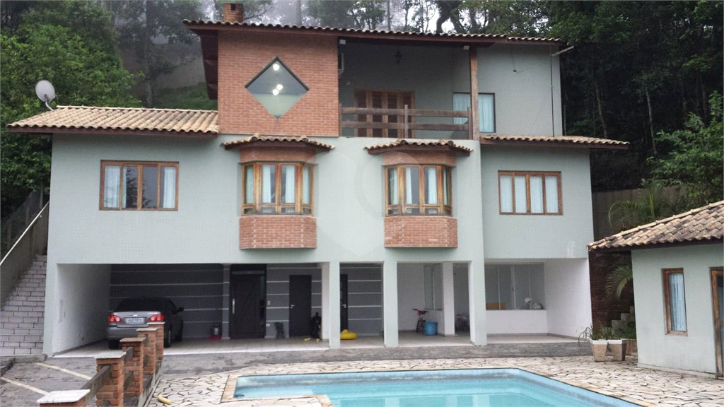 Casa à venda com 3 suítes no condomínio Alpes da Cantareira, Mairiporã - SP