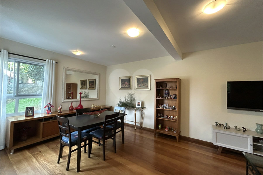 Casa à venda com 3 quartos, sendo 1 suíte, no condomínio Alpes da Cantareira, Mairiporã - SP