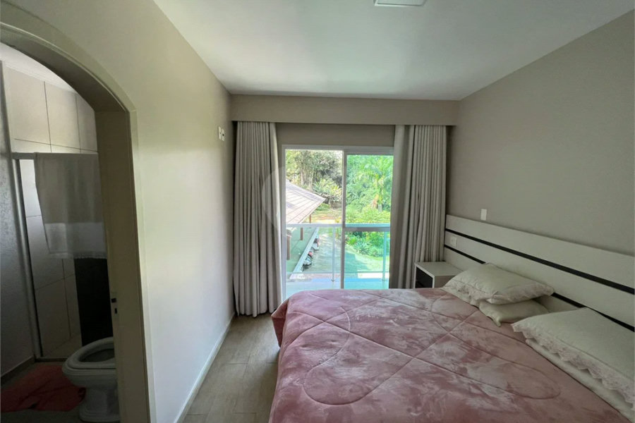 Casa à venda com 6 quartos, sendo 5 suítes, no condomínio Alpes da Cantareira, Mairiporã - SP