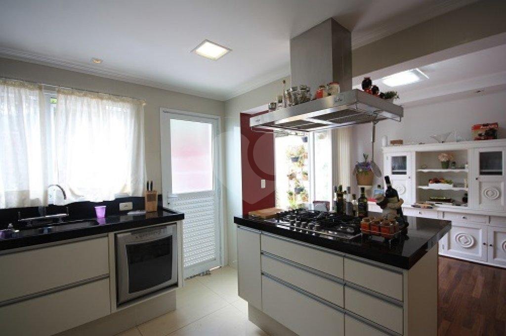 Casa à venda com 4 quartos, sendo 2 suítes, no condomínio Melbourne Residence, São Paulo - SP