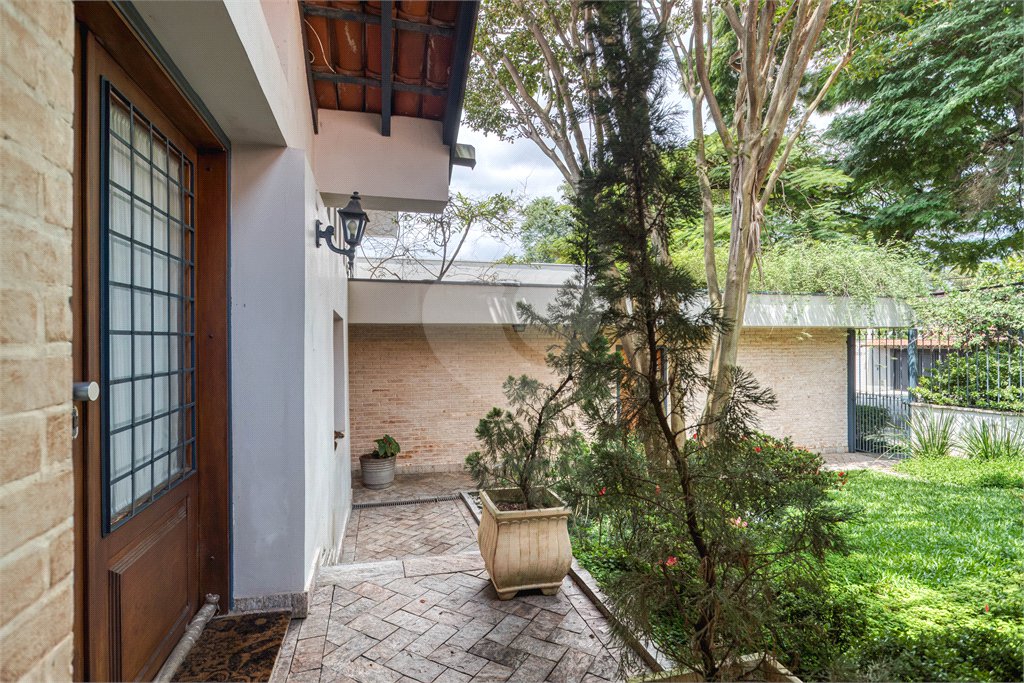 Sobrado à venda com 4 quartos, sendo 2 suítes, em Alto da Boa Vista, São Paulo, SP