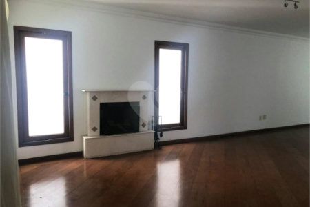 Casa à venda com 4 suítes no condomínio Vila das Emboabas, São Paulo - SP