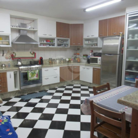 Sobrado à venda com 4 quartos, sendo 1 suíte, em Cambuci, São Paulo, SP