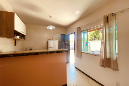 Casa em condomínio para alugar com 2 quartos, sendo 1 suíte, em Caravelas, Armação dos Búzios, RJ