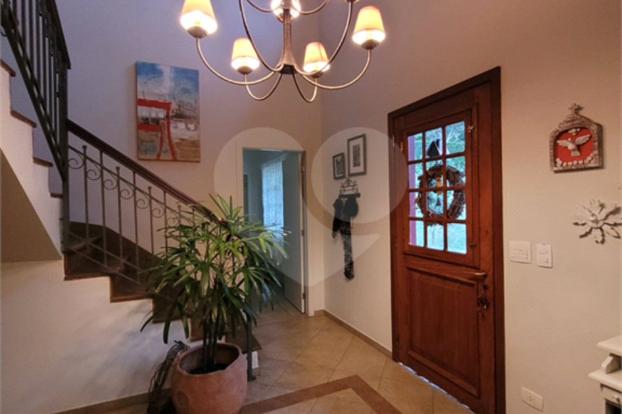 Casa à venda com 3 quartos, sendo 1 suíte, no condomínio Suíça da Cantareira, Mairiporã - SP