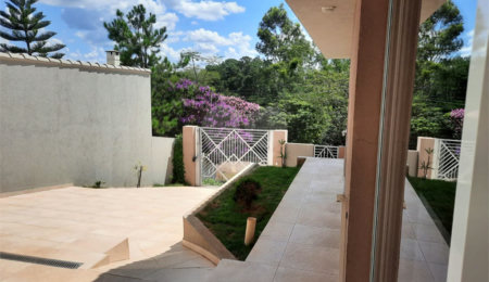 Casa à venda com 4 quartos, sendo 2 suítes, no condomínio Parque das Garças, Atibaia - SP