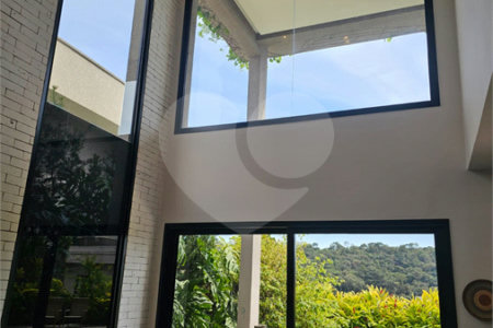 Casa à venda com 4 suítes no condomínio Residencial Itahyê, Santana de Parnaíba - SP
