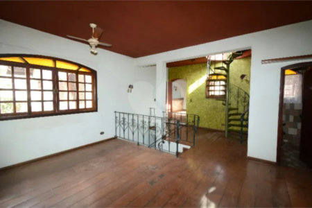 Casa à venda com 5 suítes em Capela do Socorro, São Paulo, SP
