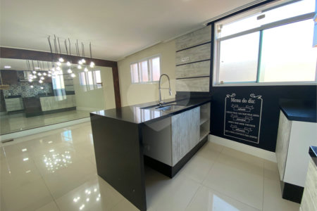 Casa à venda com 3 quartos, sendo 1 suíte, no condomínio Ana Carolina, São Paulo - SP