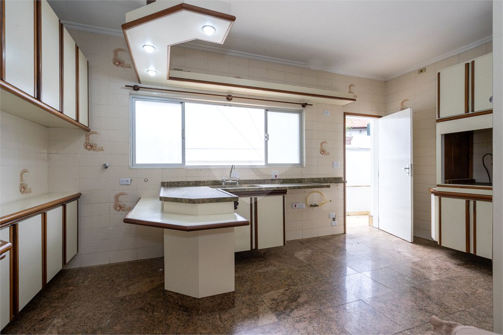 Casa Térrea à venda ou para alugar com 4 suítes em Jardim Marajoara, São Paulo, SP