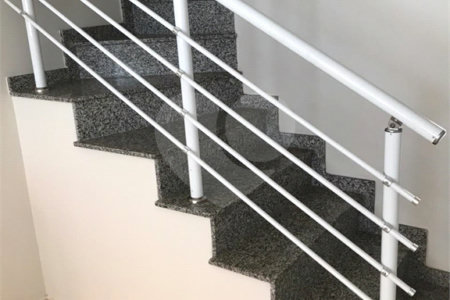 Indaiatuba - Sobrado para venda e Locação - Jardim Nely em Indaiatuba - R$ 425.000,00 - aceita parte em permuta - Bairro tranquilo com fácil acesso a rodovias, Shopping Polo Parque Mall - Assai, Polo shopping - Com duas suítes sendo uma com sacada, , lavabo. área de serviço , 2 vagas, portão ele