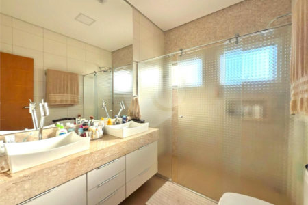 Casa à venda com 4 quartos, sendo 3 suítes, no condomínio Vila Hípica II, Vinhedo - SP