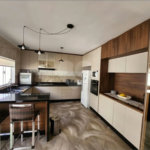 CASA EM CONDOMÍNIO FECHADO COM 220M² Área Construída e 1500m² de Area Total com 4 Suítes. Cond Village de Atibaia - Atibaia -Sp
