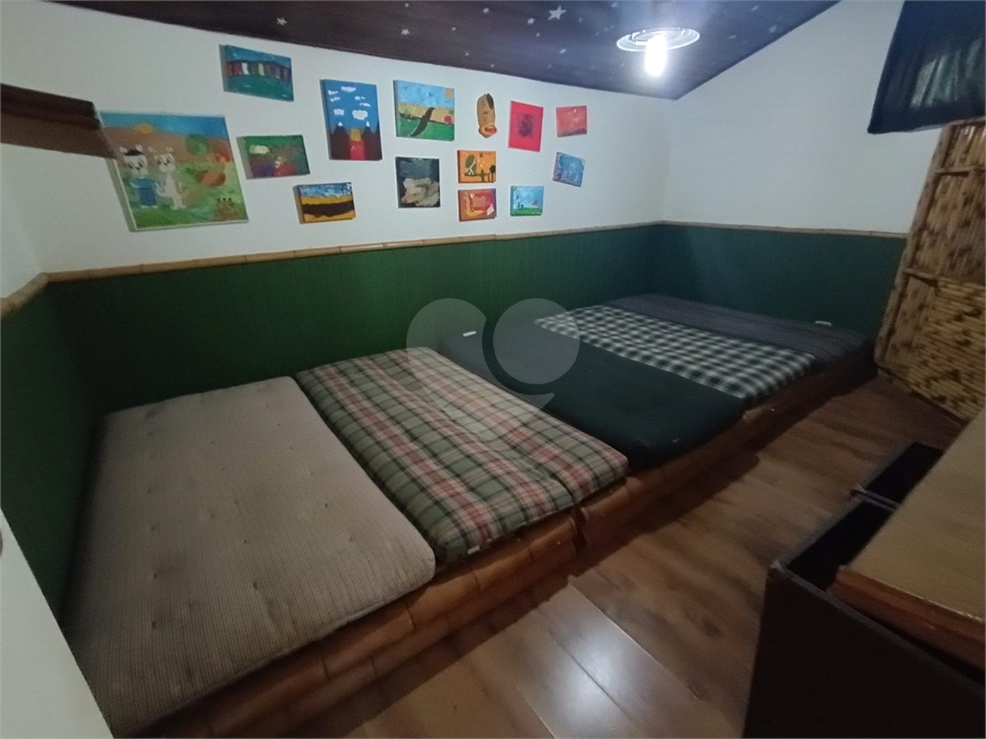 Casa à venda com 4 quartos, sendo 3 suítes, no condomínio Patrimônio do Carmo, São Roque - SP