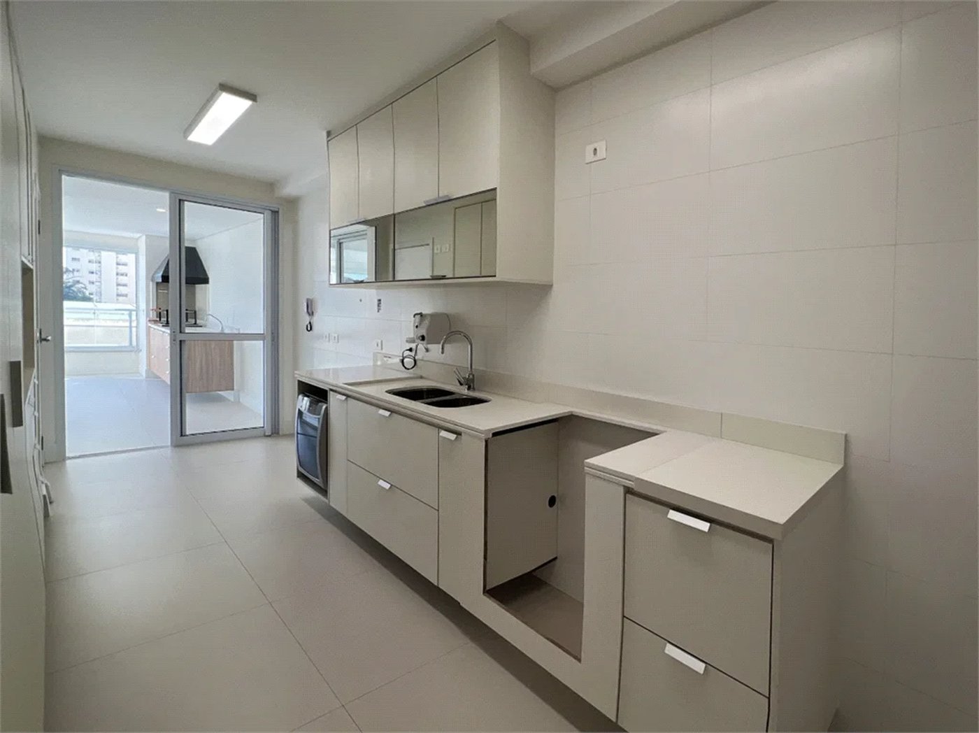 Apartamento à venda com 3 suítes em Vila Romana, São Paulo, SP