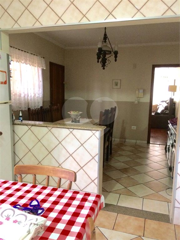 Sobrado à venda com 4 quartos, sendo 1 suíte, em Jardim Pinheiros, São Paulo, SP