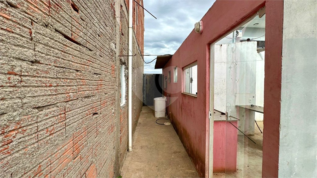 Sobrado a venda com 3 dormitorios sendo 1 suite com closet e varanda no bairro Arcoville