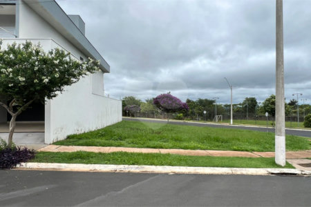 Lote de esquina à venda no Condomínio Faixa Azul