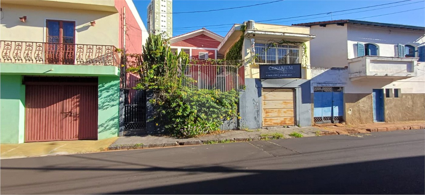 Oportunidade Única no Centro de São Carlos: Imóvel Versátil para Residência ou Negócio