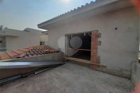Casa em Construção com Área Gourmet e Piscina no Condomínio Damha II