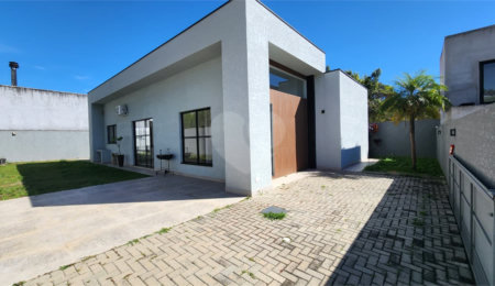 Casa para alugar com 3 quartos, sendo 1 suíte, no condomínio Chácaras Brasil, Atibaia - SP