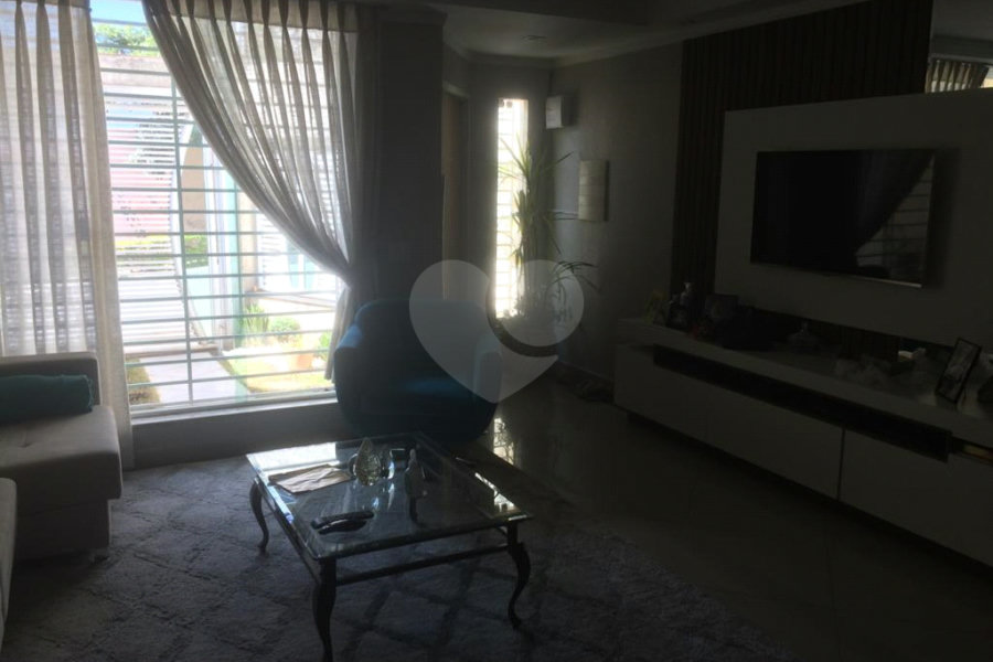 Casa à venda com 4 quartos, sendo 3 suítes, em Santana, São Paulo, SP