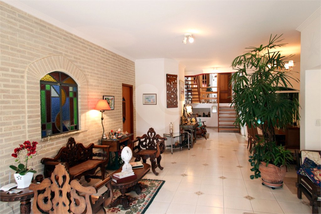 Casa à venda ou para alugar com 3 suítes em Vila Petrópolis, Atibaia, SP
