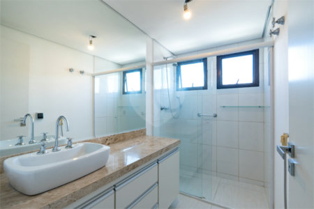 Apartamento à venda com 4 quartos, sendo 3 suítes, em Campo Belo, São Paulo, SP