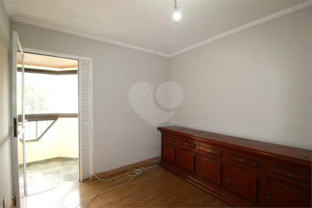 Apartamento à venda com 3 quartos, sendo 1 suíte,  em Vila Uberabinha, São Paulo, SP